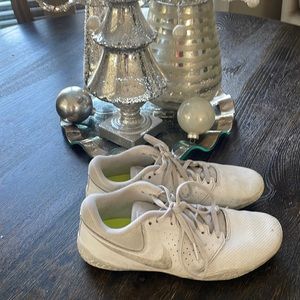 Nike cheer shoes